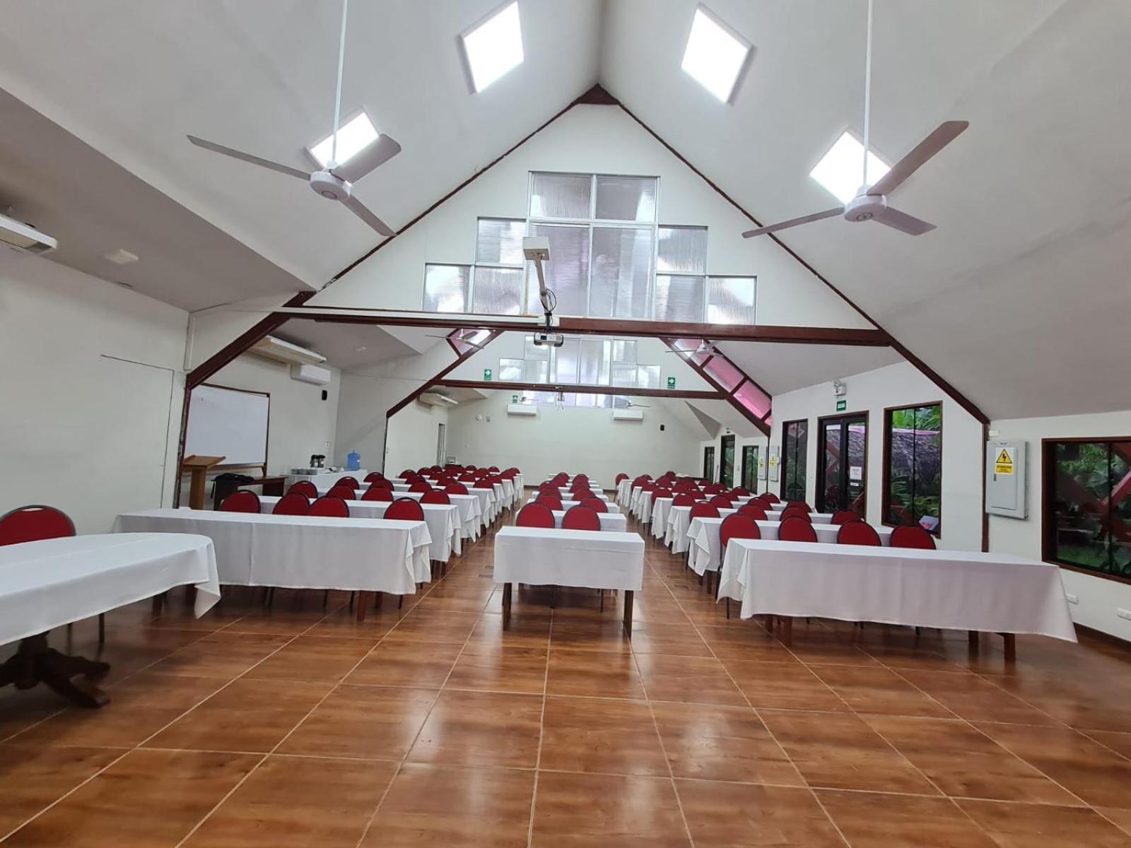 Manish Hotel Ecologico Pucallpa Exterior photo